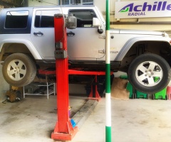 Vehicle Inspection On Small Hoist